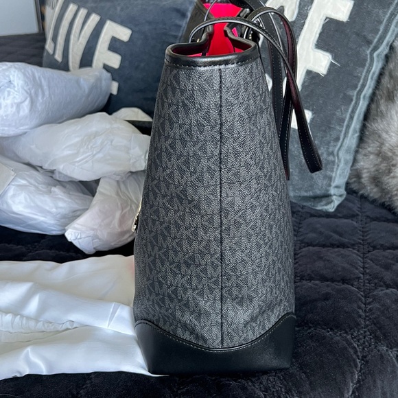 Michael Kors Black and Pink Tote Bag. Reversible. - Picture 7 of 8